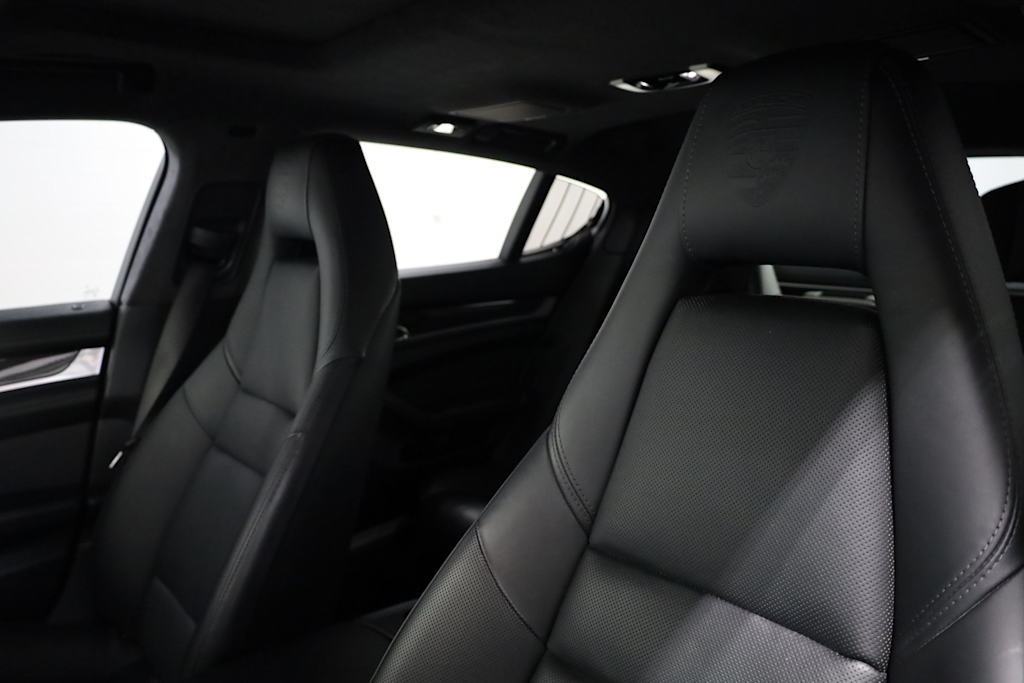 Thumbnail: 2015 Porsche Panamera - 12