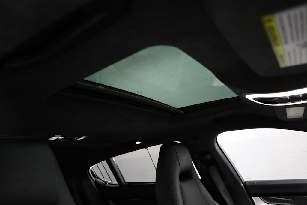 Thumbnail: 2015 Porsche Panamera - 28