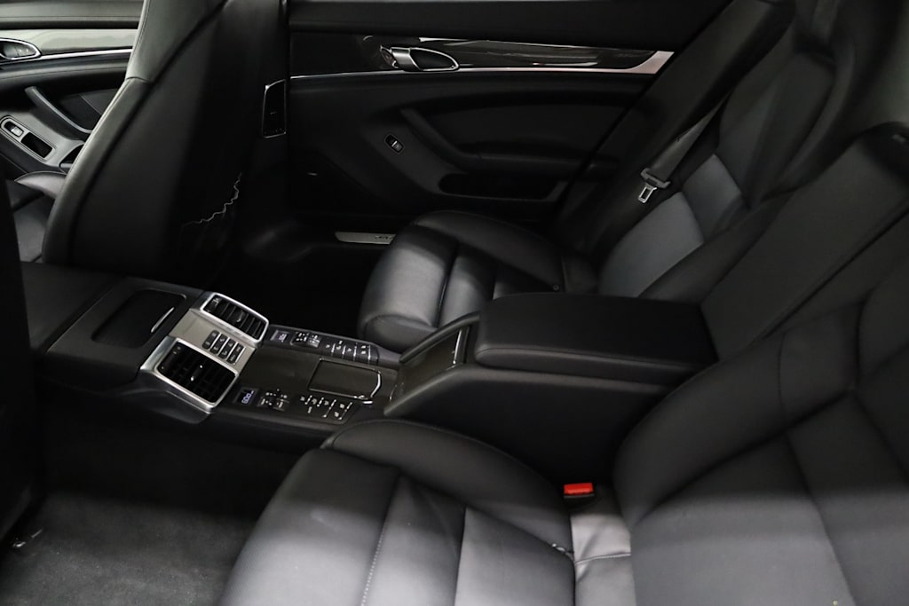 Thumbnail: 2015 Porsche Panamera - 35