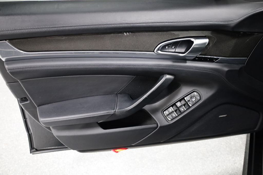 Thumbnail: 2015 Porsche Panamera - 25