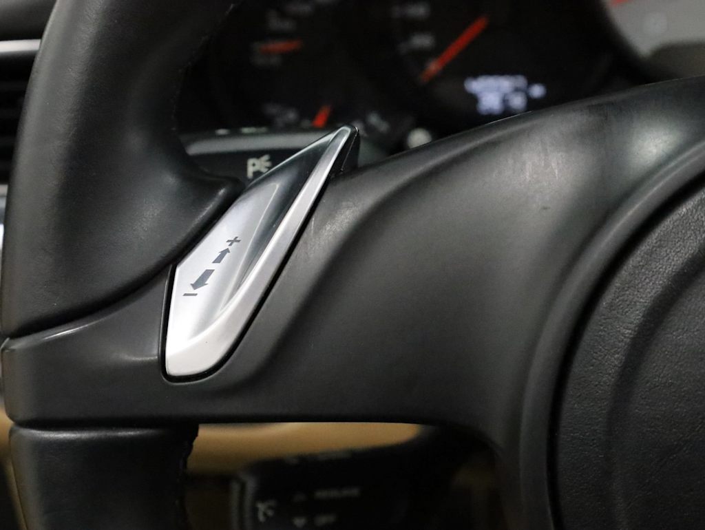 Thumbnail: 2013 Porsche 911 - 30