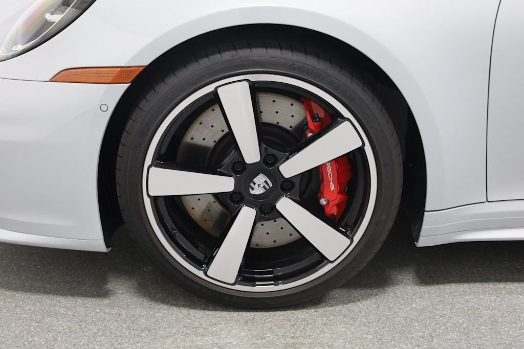 Thumbnail: 2025 Porsche 911 - 36