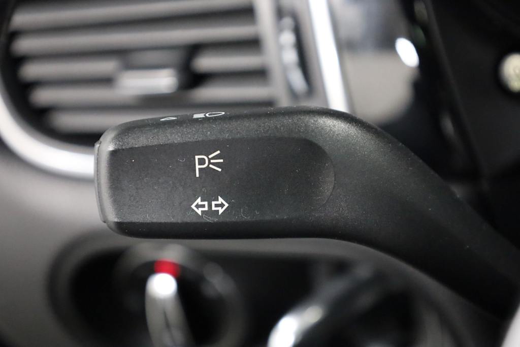 Thumbnail: 2018 Porsche Macan - 35