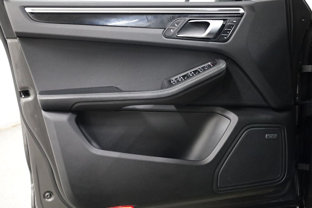 Thumbnail: 2018 Porsche Macan - 26