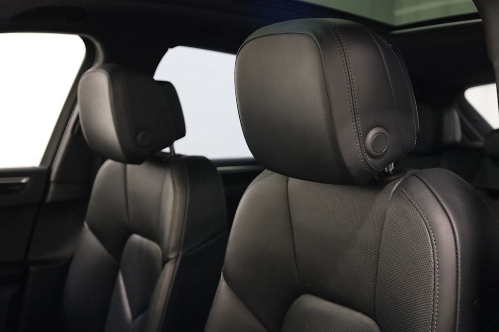 Thumbnail: 2018 Porsche Macan - 28