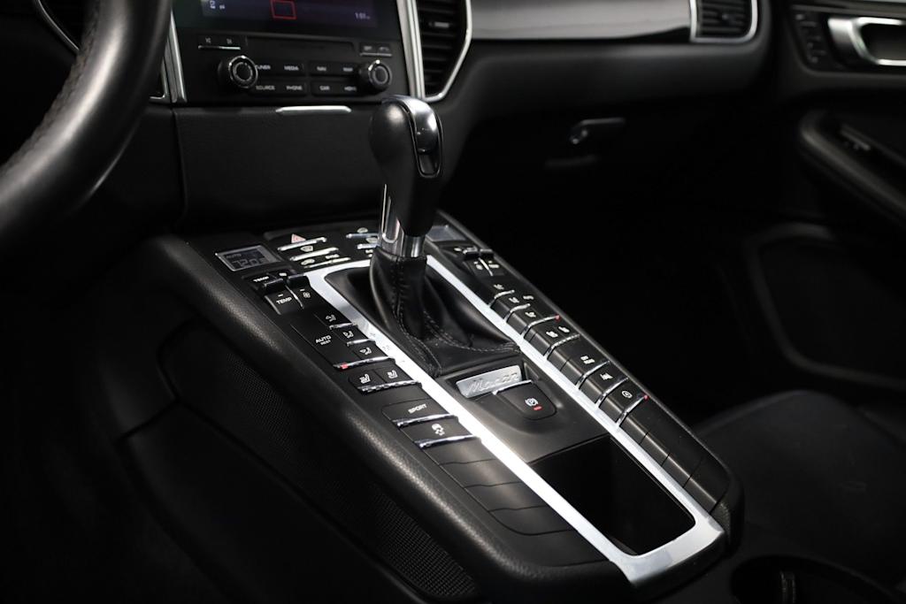 Thumbnail: 2018 Porsche Macan - 34