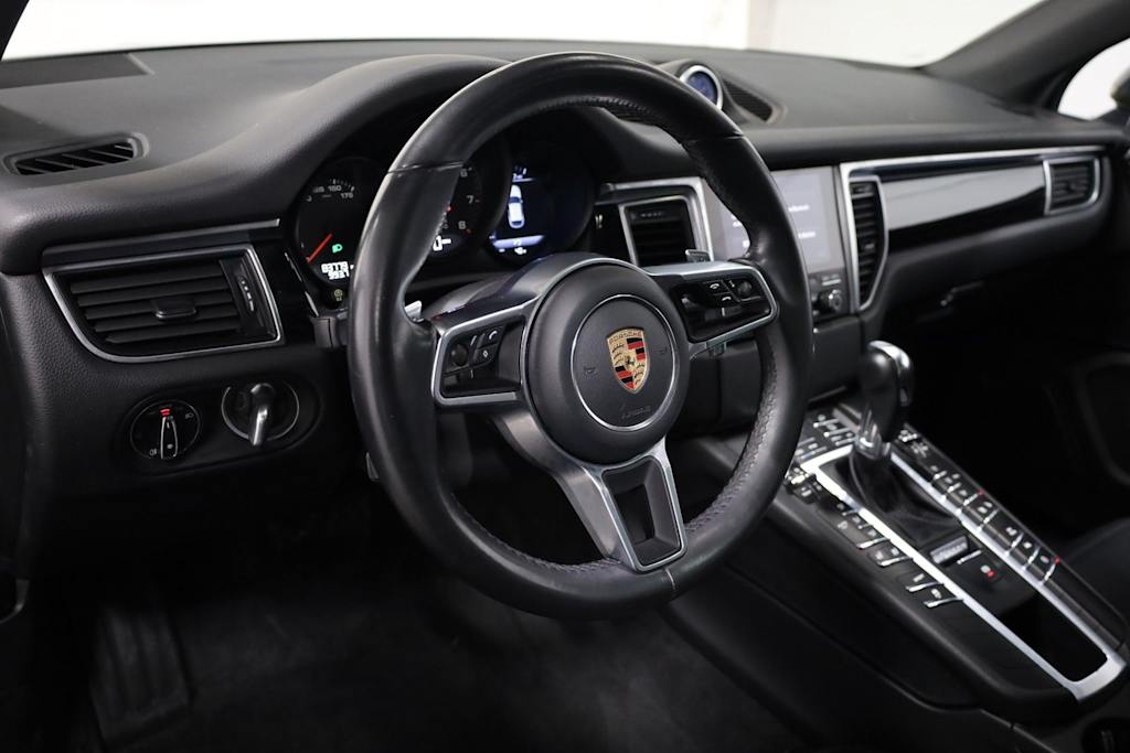 Thumbnail: 2018 Porsche Macan - 2