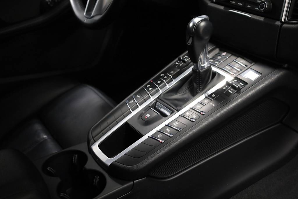 Thumbnail: 2018 Porsche Macan - 16