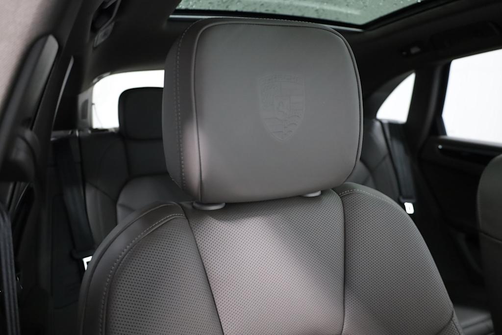 Thumbnail: 2024 Porsche Macan - 25