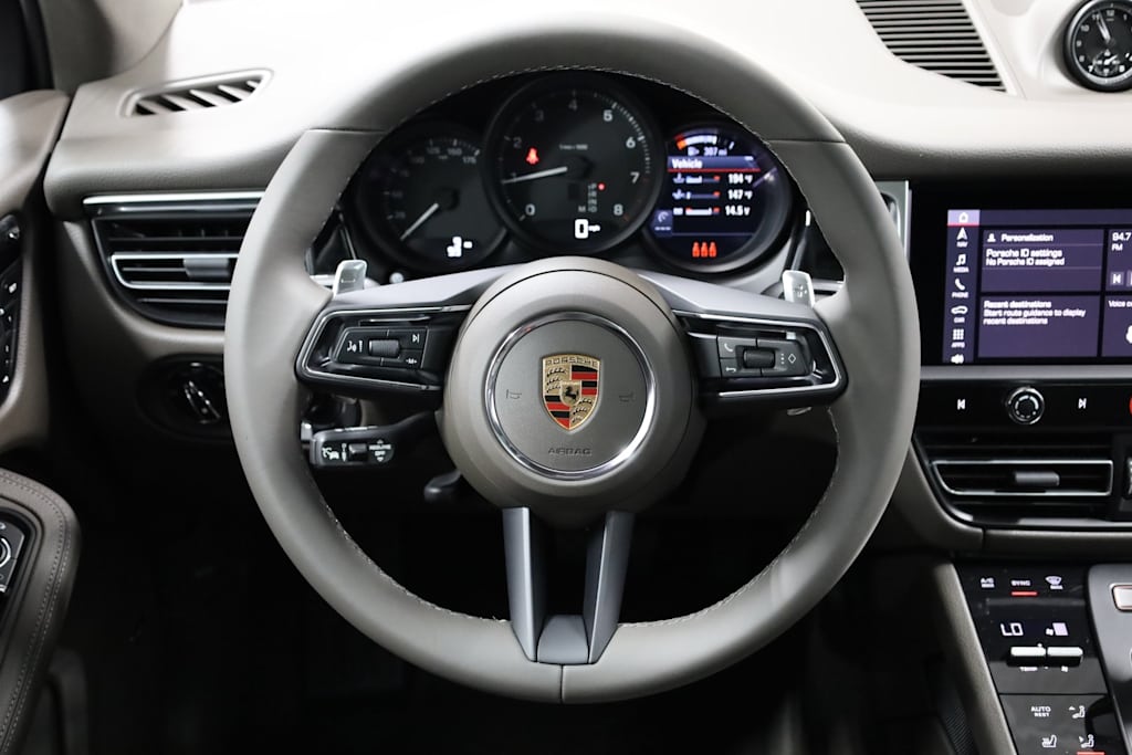 Thumbnail: 2024 Porsche Macan - 2