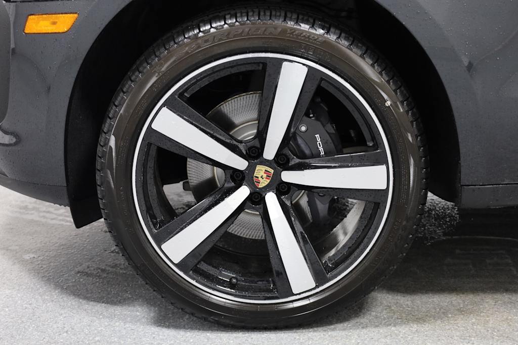 Thumbnail: 2024 Porsche Macan - 38