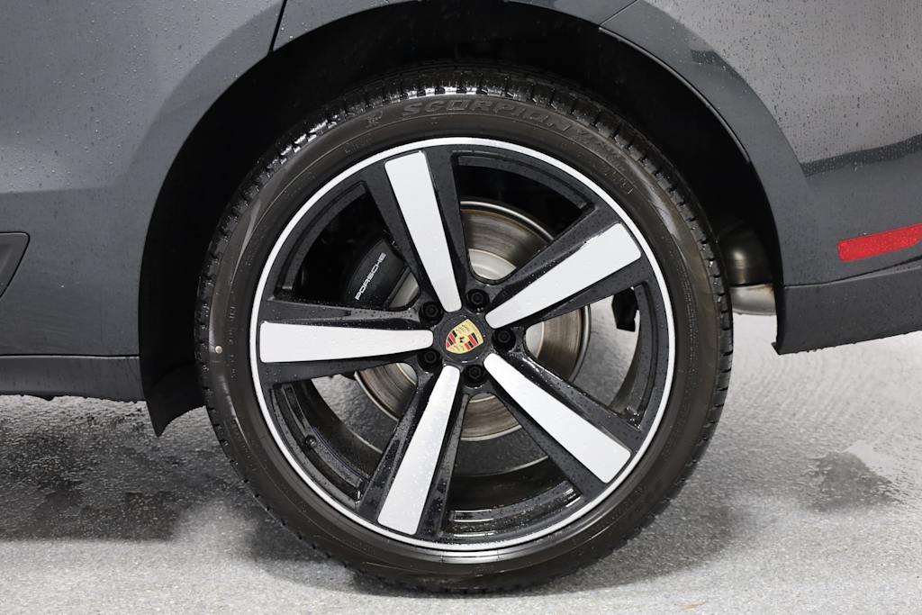 Thumbnail: 2024 Porsche Macan - 37