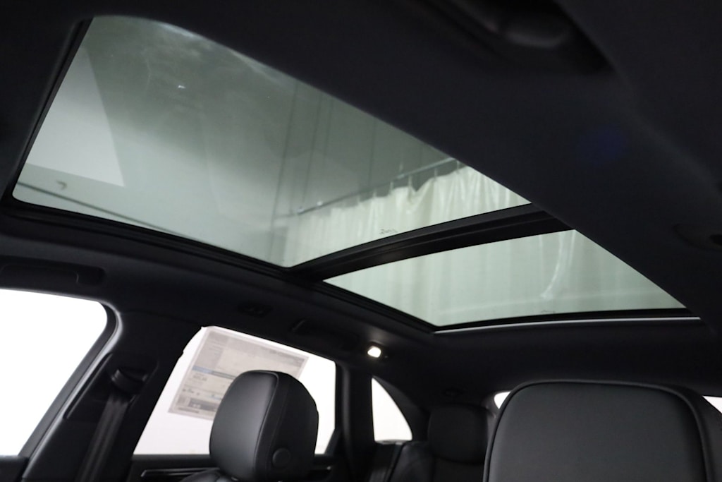 Thumbnail: 2026 Porsche Macan - 30