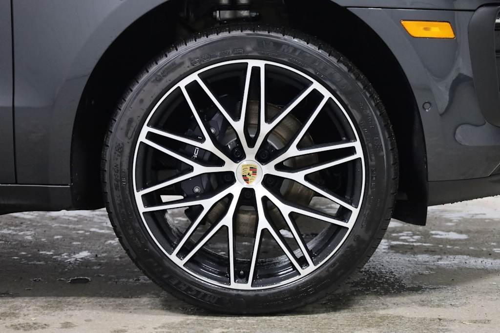 Thumbnail: 2026 Porsche Macan - 24
