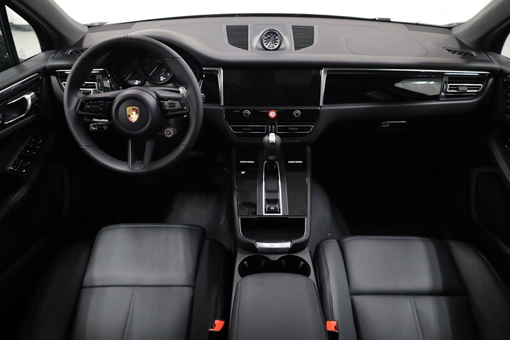Thumbnail: 2026 Porsche Macan - 15