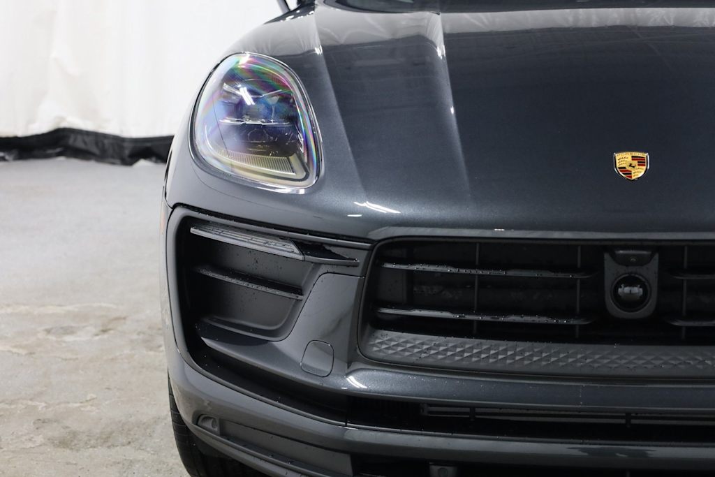 Thumbnail: 2026 Porsche Macan - 26