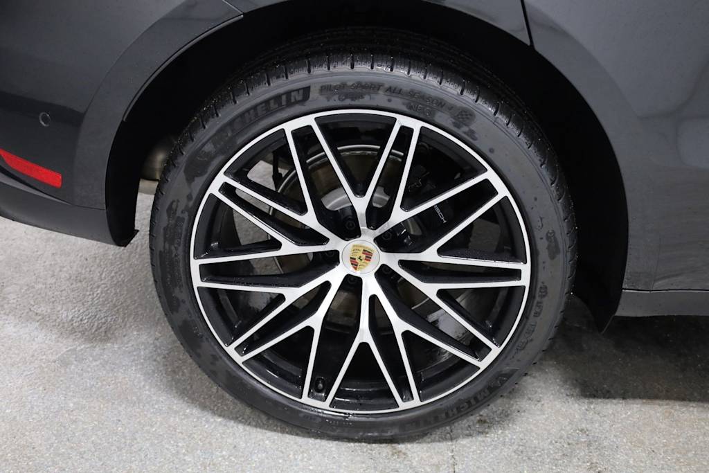 Thumbnail: 2026 Porsche Macan - 41