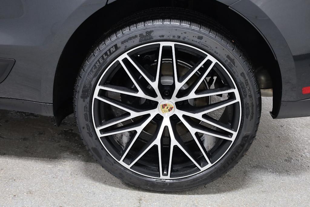 Thumbnail: 2026 Porsche Macan - 42