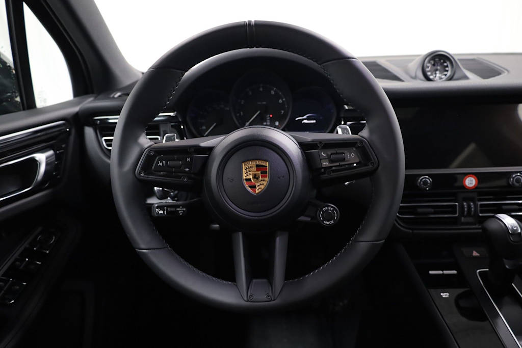 Thumbnail: 2026 Porsche Macan - 14