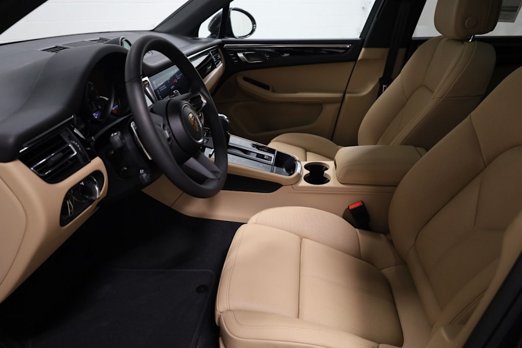 Thumbnail: 2026 Porsche Macan - 11
