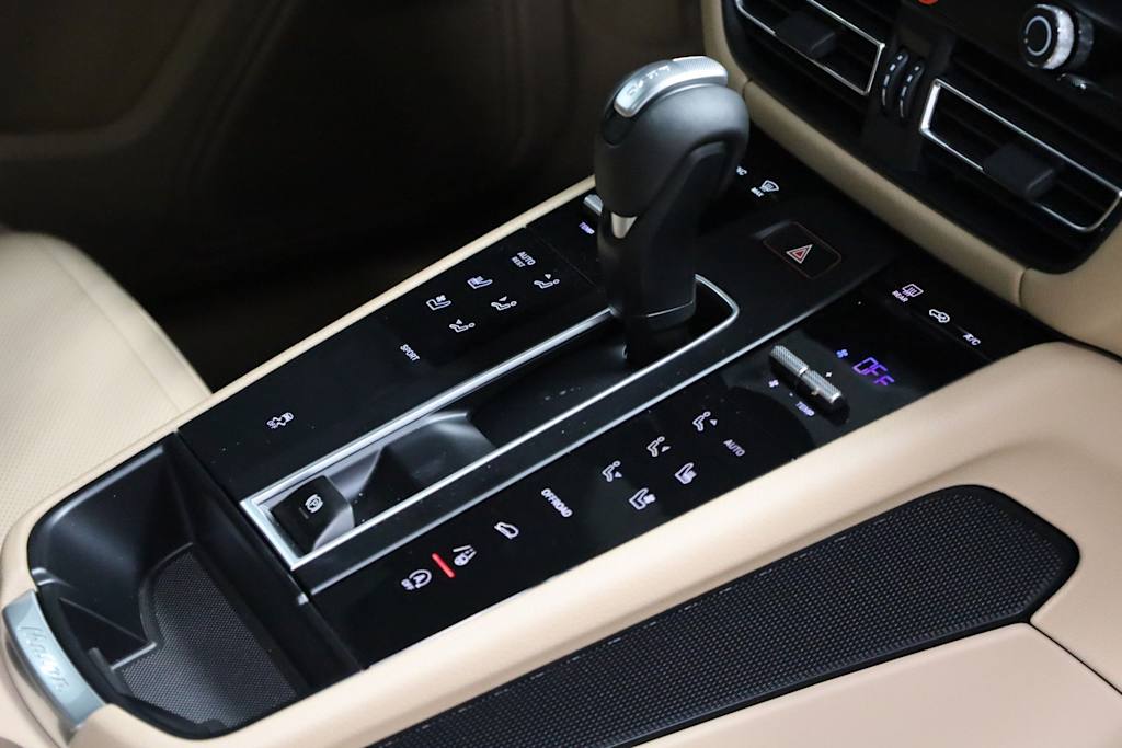 Thumbnail: 2026 Porsche Macan - 9