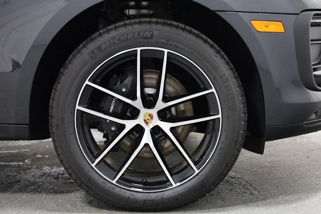 Thumbnail: 2026 Porsche Macan - 24