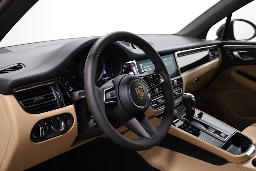 Thumbnail: 2026 Porsche Macan - 2
