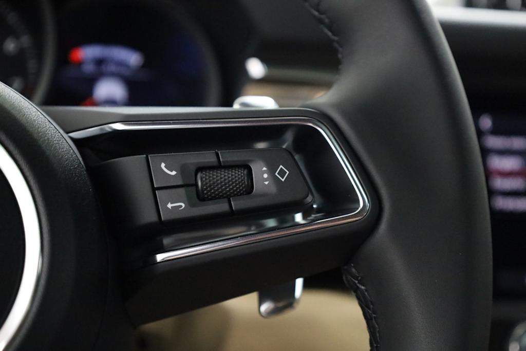 Thumbnail: 2026 Porsche Macan - 32