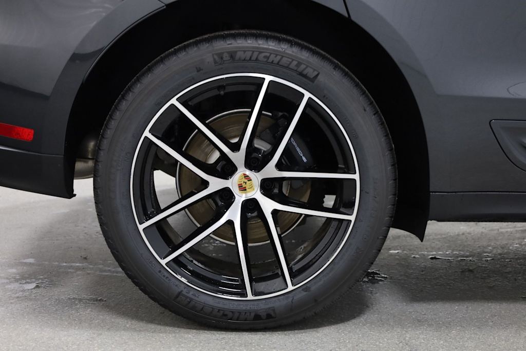 Thumbnail: 2026 Porsche Macan - 38