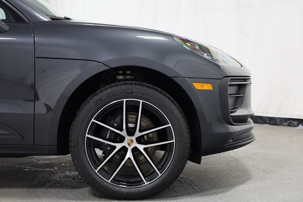 Thumbnail: 2026 Porsche Macan - 8