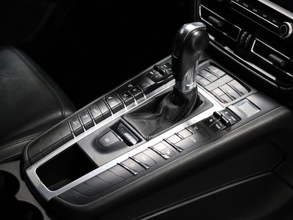 Thumbnail: 2020 Porsche Macan - 17