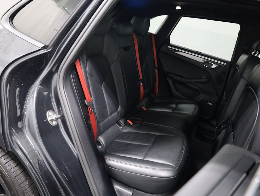 Thumbnail: 2020 Porsche Macan - 41