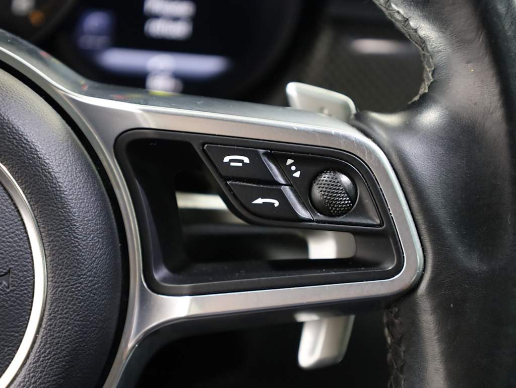 Thumbnail: 2020 Porsche Macan - 34