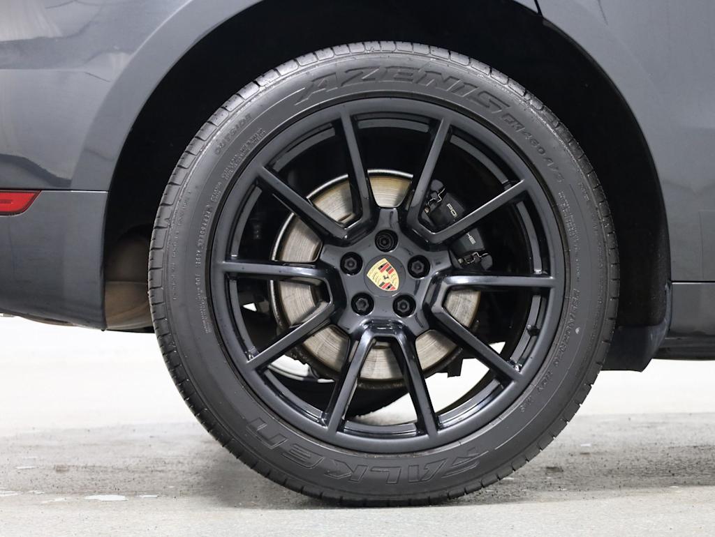 Thumbnail: 2020 Porsche Macan - 42