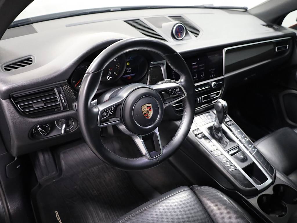 Thumbnail: 2020 Porsche Macan - 2