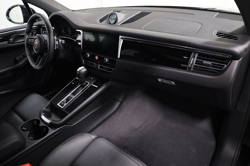 Thumbnail: 2026 Porsche Macan - 10