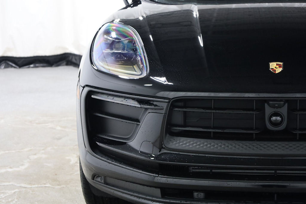 Thumbnail: 2026 Porsche Macan - 26