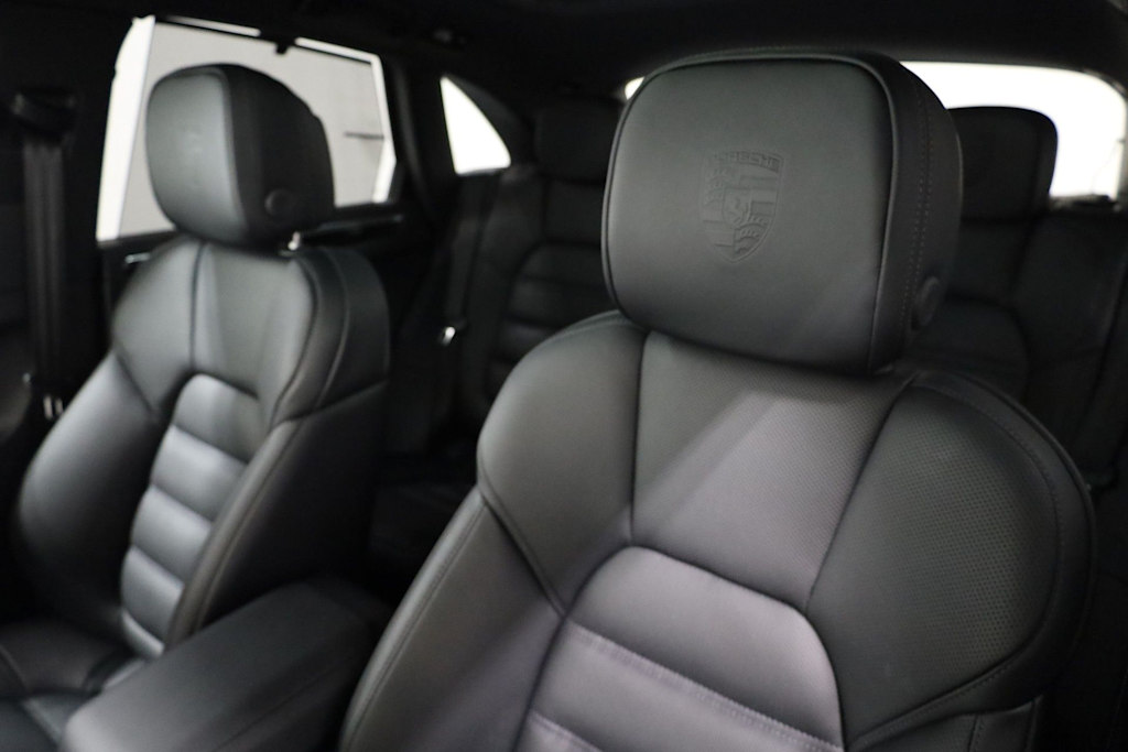 Thumbnail: 2026 Porsche Macan - 29