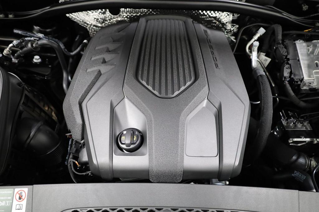 Thumbnail: 2026 Porsche Macan - 9