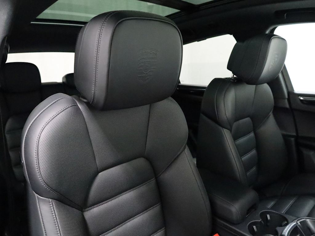 Thumbnail: 2026 Porsche Macan - 32