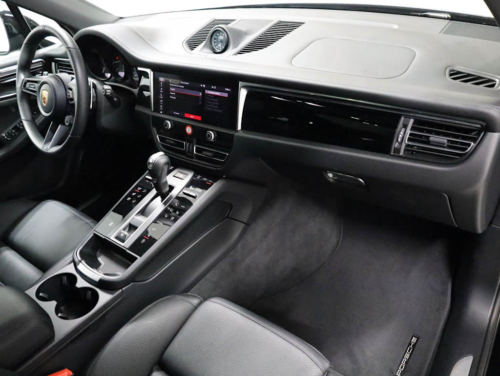 Thumbnail: 2026 Porsche Macan - 9