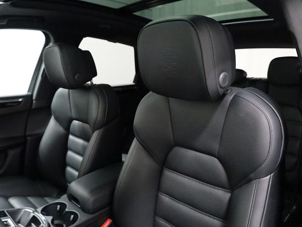 Thumbnail: 2026 Porsche Macan - 11