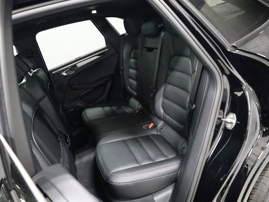 Thumbnail: 2026 Porsche Macan - 12