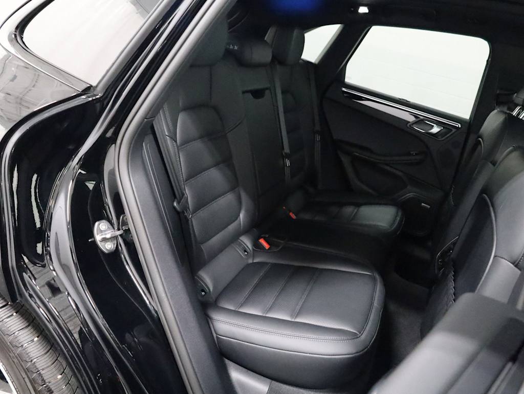 Thumbnail: 2026 Porsche Macan - 41