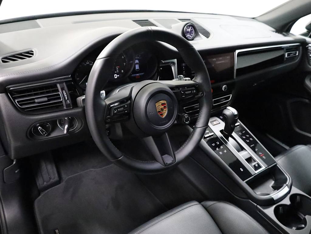 Thumbnail: 2026 Porsche Macan - 2
