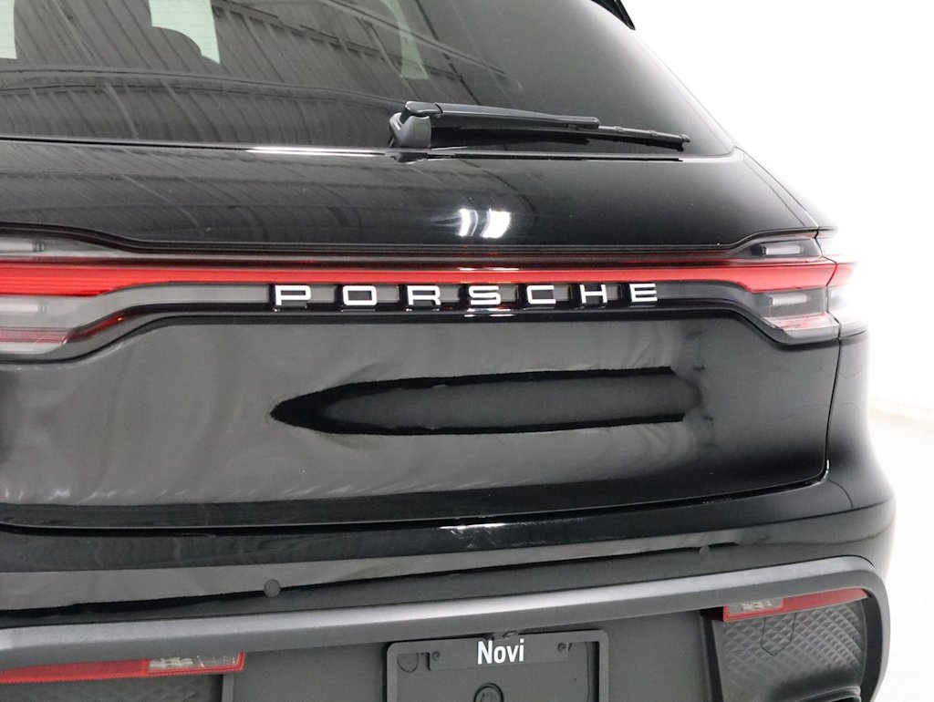 Thumbnail: 2026 Porsche Macan - 6