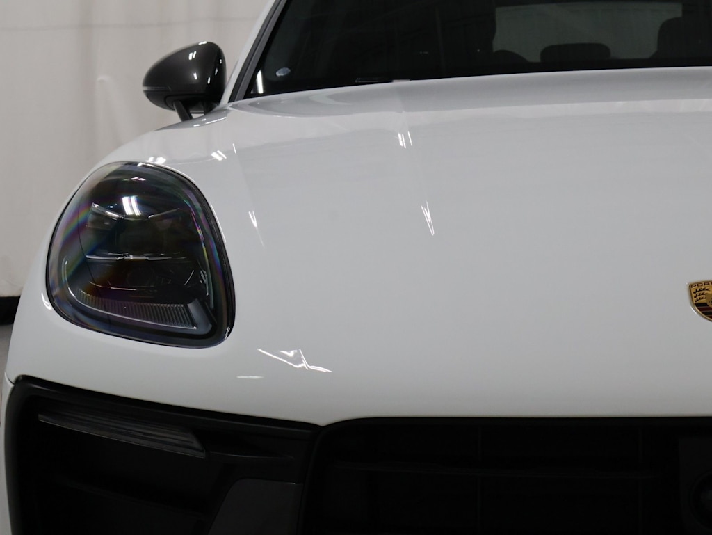 Thumbnail: 2026 Porsche Macan - 25