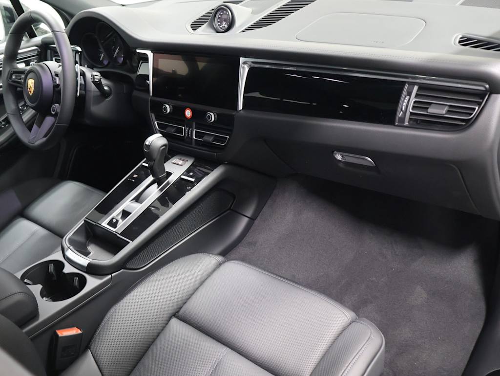 Thumbnail: 2026 Porsche Macan - 9
