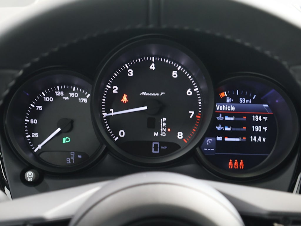 Thumbnail: 2026 Porsche Macan - 17