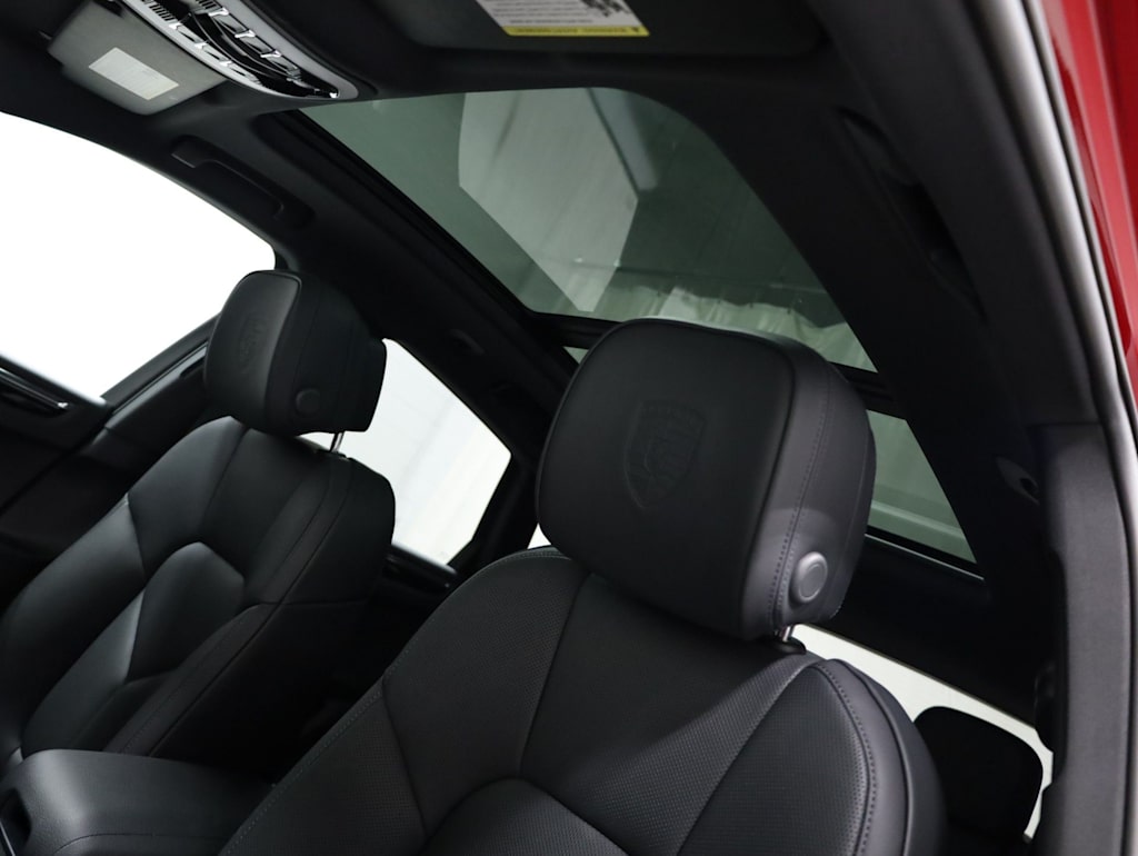 Thumbnail: 2026 Porsche Macan - 29